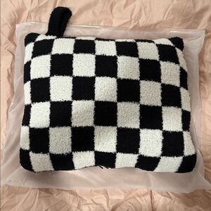 Staykation Black and White Checkered Quillow